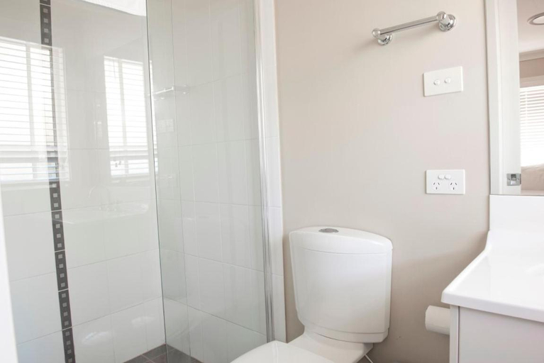 Bathroom 5, Kangaroo Valley Golf and Country Retreat, Shoalhaven - Pt B
