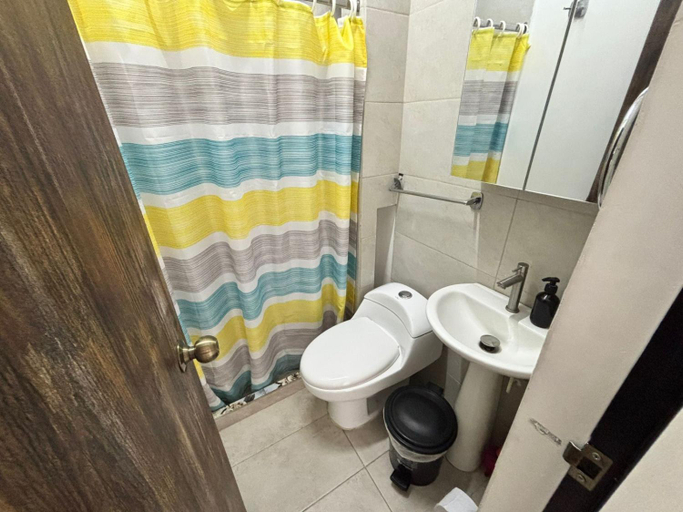 Bathroom 3, La Curva, Santiago de Cali