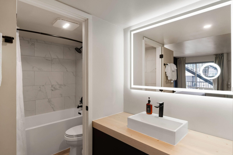 Bathroom 4, The Hotel Pendleton, Trademark Collection by Wyndham, Umatilla