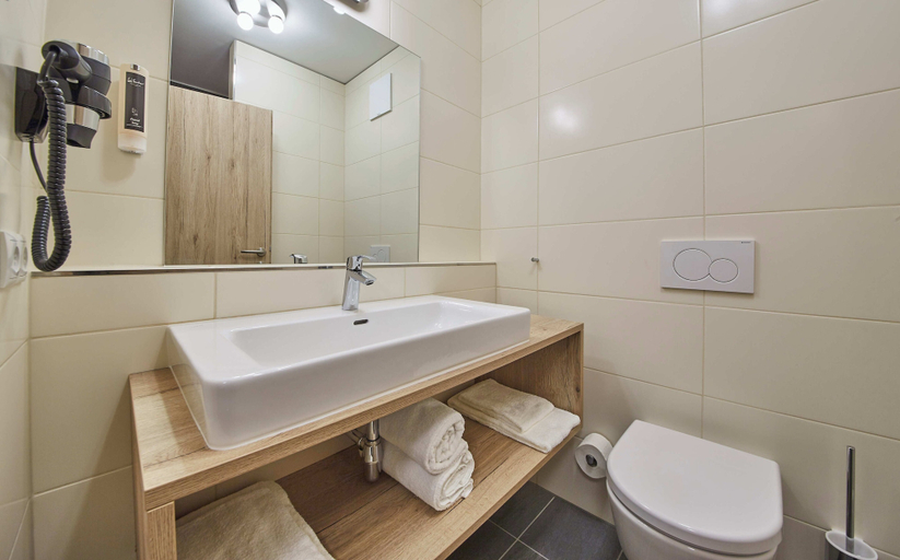 Bathroom 5, AlpenParks Hotel & Apartment Sonnleiten, Zell am See