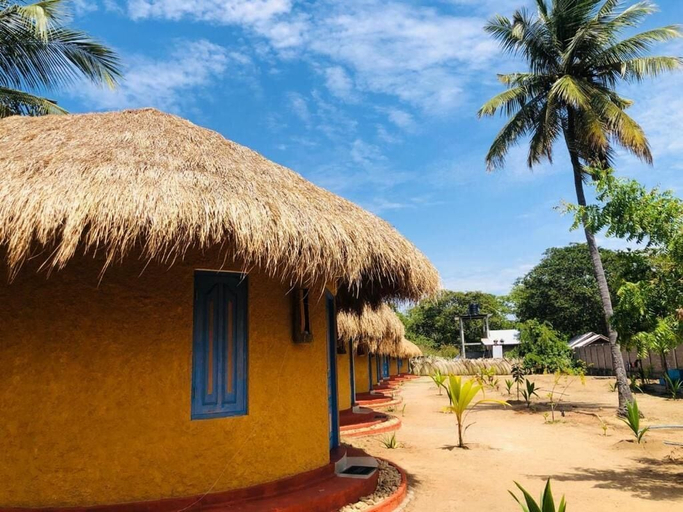 Property grounds, The Rustic Cabanas - Arugambay, Pothuvil