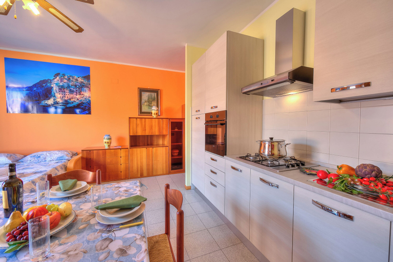 Private kitchenette 2, Peter's Cozy Studio-balcony+free Parking, Brescia