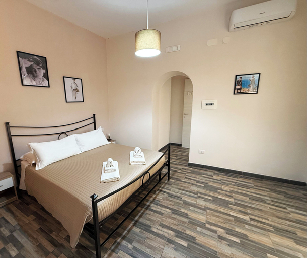 Bedroom 5, Trasite, Napoli