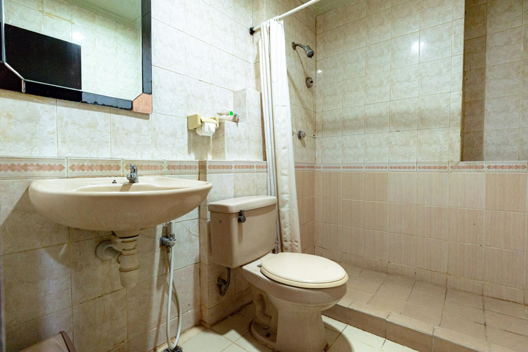 Bathroom 5, P Residence Jakarta, West Jakarta