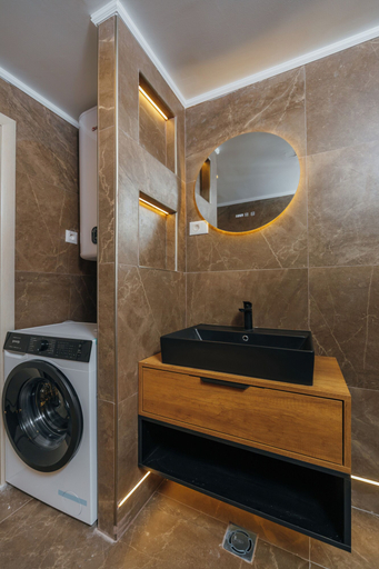 Interior 4, Juzno More