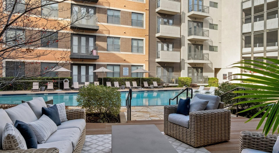 Pool 5, Landing Apartments Dallas near Design District, Dallas