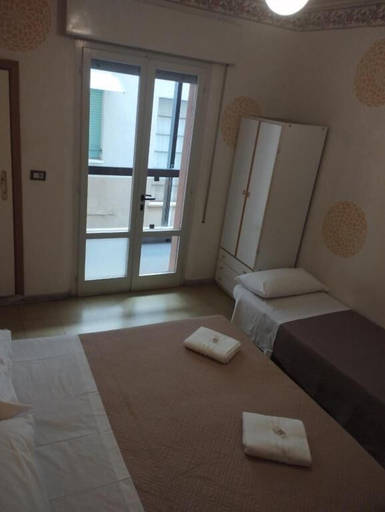Room 2, Smile Beach Hotel, Rimini