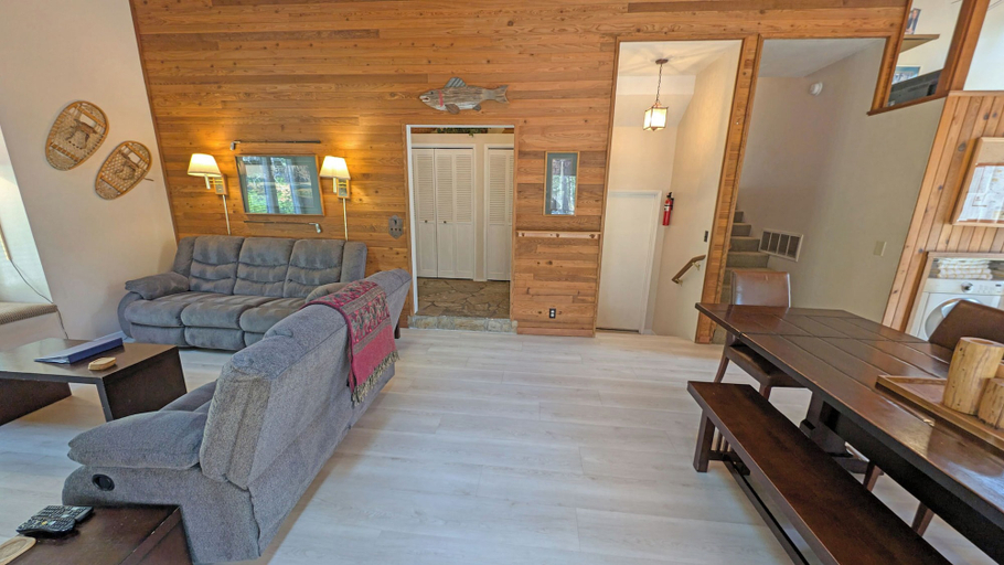 Interior 3, Whistling Swan 8, Deschutes