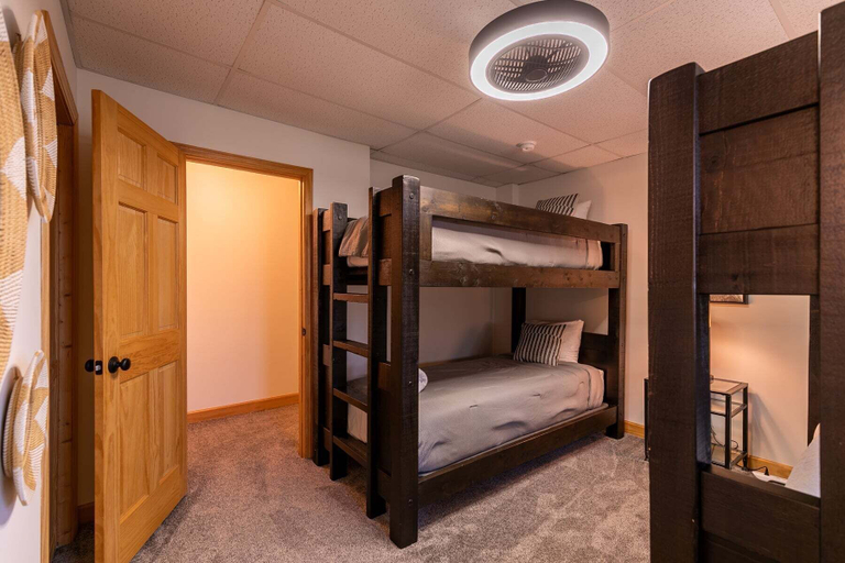 Interior 4, The Mountainbriar Lodge, Watauga