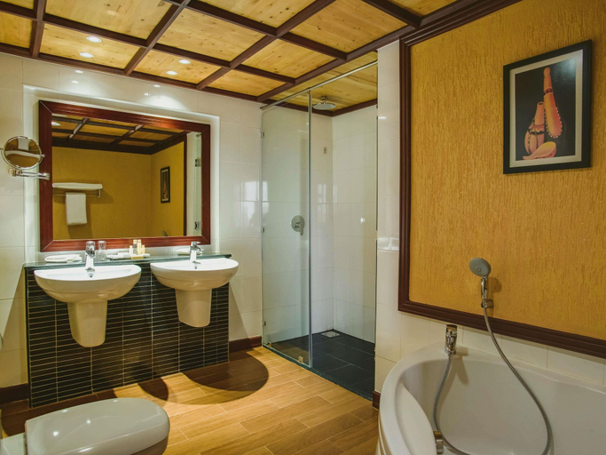 Bathroom 5, Mövenpick Hotel & Residences Nairobi, Dagoretti North