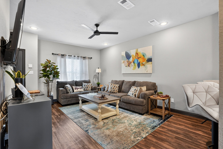 Living area 5, 2br Condo In College Station, Brazos