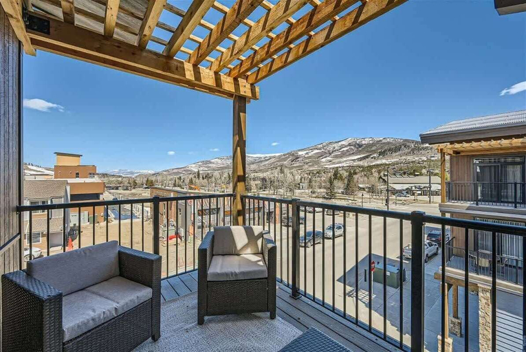 View from room 3, Brand New Penthouse, 5 Star Accommodations!, Summit