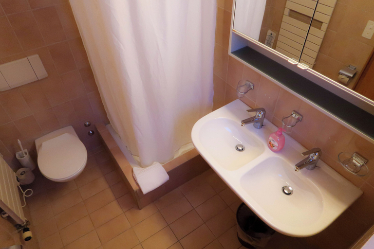 Bathroom 4, Youth Hostel Davos Youthpalace, Prättigau/Davos