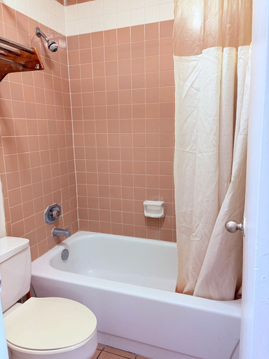 Bathroom 3, Best Classic Inn & Suites Houston I 45 near IAH, Houston