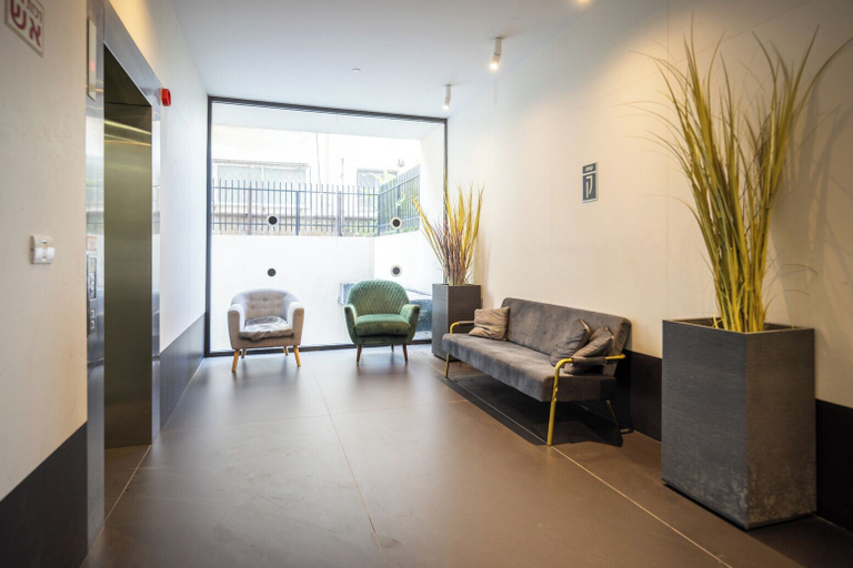Interior 5, City Rail Pulse Modern Design w Balcony