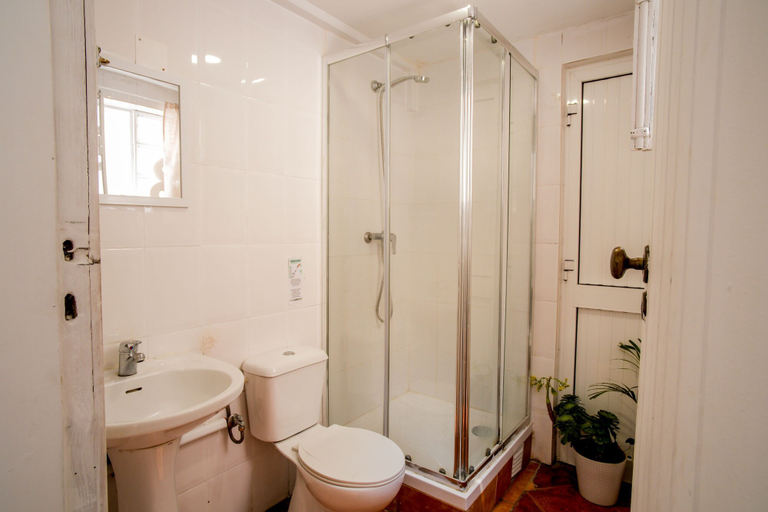 Bathroom, Patio, Lisbon