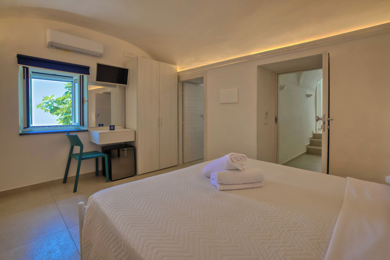 Bedroom 5, Villa Pino, Salerno