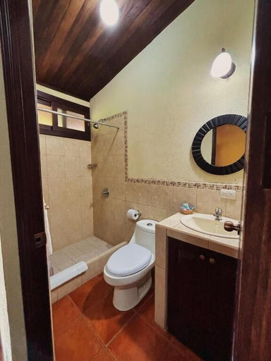 Bathroom 4, Alana Hotel, Antigua Guatemala