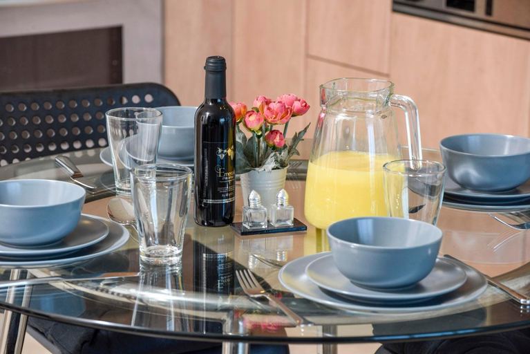 Food & Drinks 5, Superb Beachfront Apartments with Shelter by Sea N' Rent