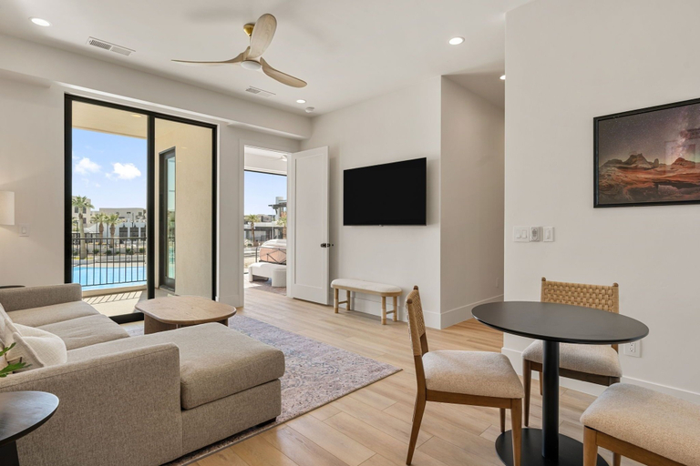 Living area 4, Barefoot Beach House A 3 Bedroom Townhouse, Washington