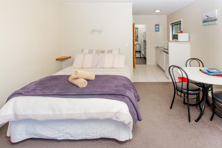 Bedroom 3, Kaikoura TOP 10 Holiday Park, Kaikoura