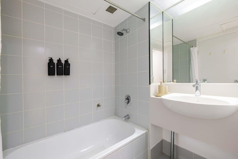 Room 2, Easy Stay Family Friendly Pool Esplanade Views, Cairns