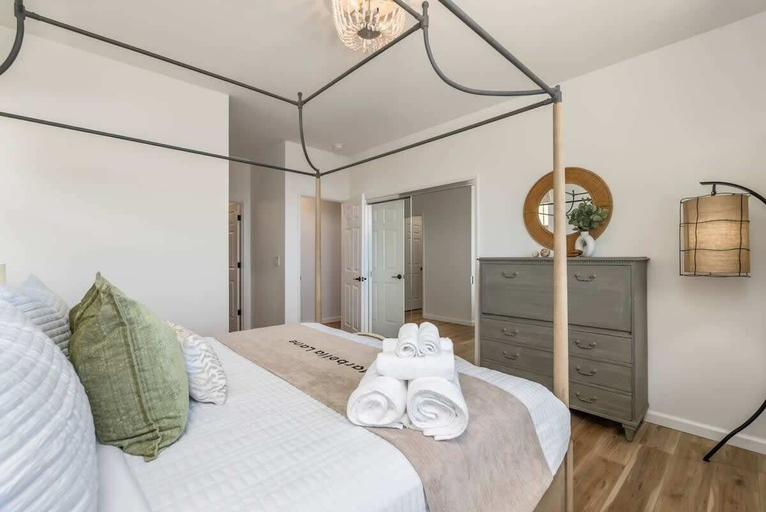 Bedroom 3, @ Marbella Lane - Stylish House + Impressive Views, Honolulu