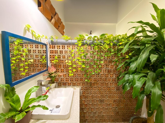 Bathroom 5, Homestay in Tay Ninh, Hòa Thành
