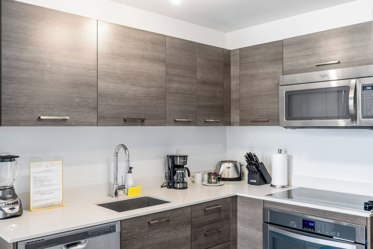 Interior 2, Cozy Downtown Pad- Luxe Rooftop Pool, gym and More, Miami-Dade