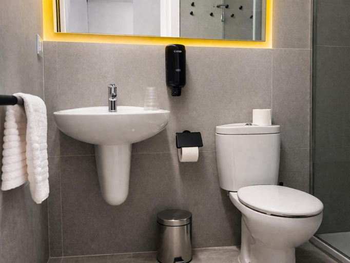 Bathroom 4, Pension Sarria, Lugo