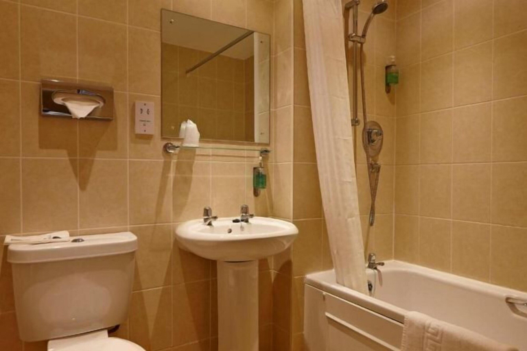 Bathroom, Linton Lodge a BW Signature Collection Hotel, Oxfordshire