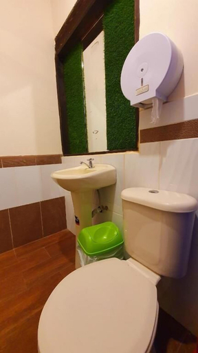 Bathroom, Starlight Mountain Lodge, Sigchos