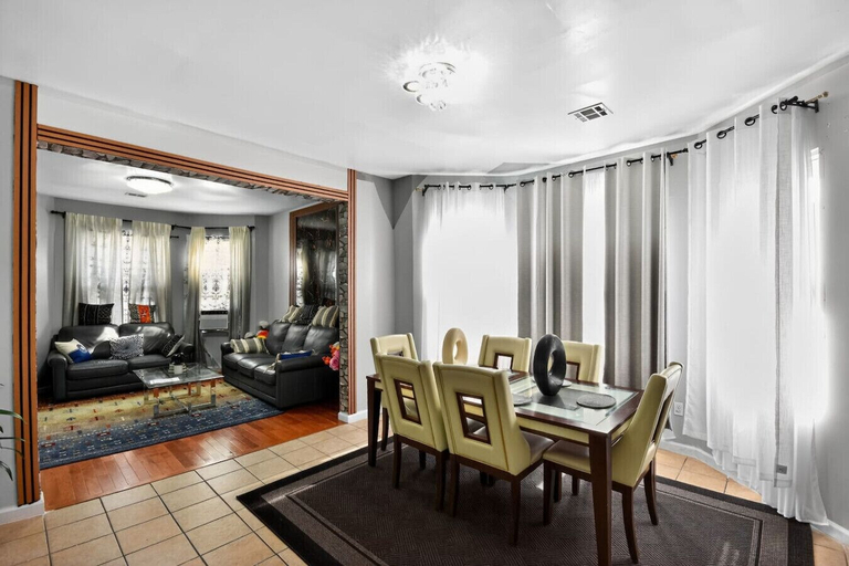 Interior 4, 607 Massive 5 Bedroom Close to NYC, Newark