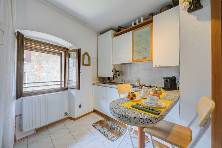 Private kitchen 4, Il Nido Dell'artista Apartment With Pool, Trento