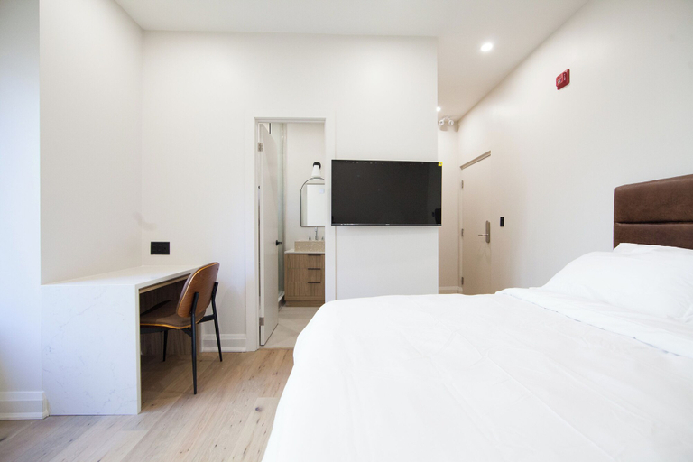 Room 5, Hyphen, Toronto