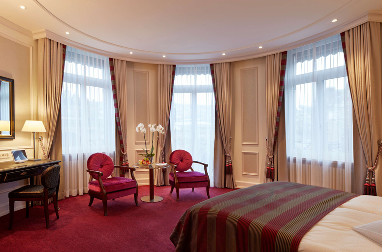 Bedroom 3, Hotel Schweizerhof Zürich, Zürich