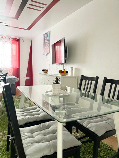 Others 5, Westfield - 3 Bedroom Apartment, London