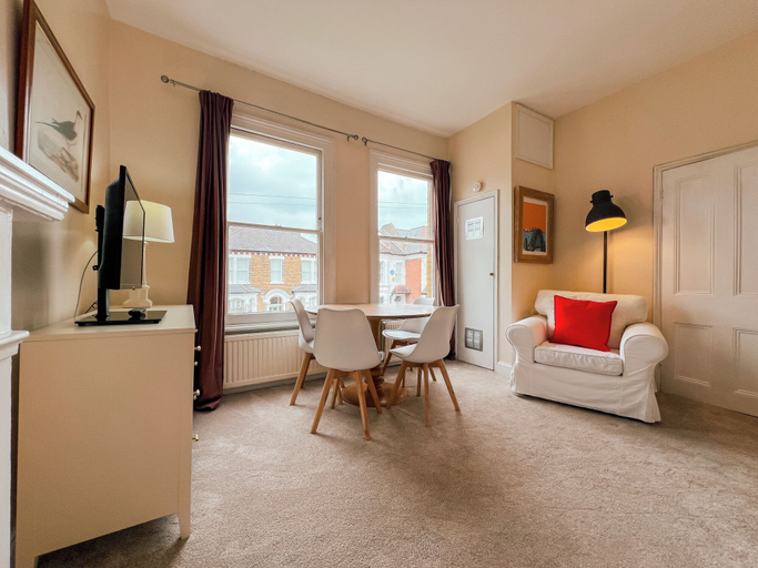 Living area 4, Sugden Road, London