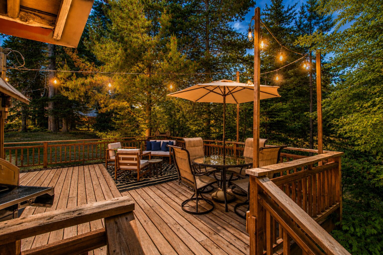 Outdoor dining 5, Trobele 3 Bedroom Home by NW Comfy Cabins by RedAwning, Chelan