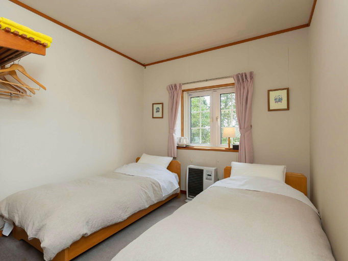 Bedroom 4, Pension VindeRouge, Numata