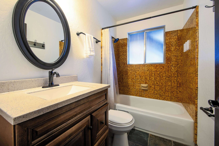 Bathroom 4, Tramway Haus - Mountain Views, Douglas