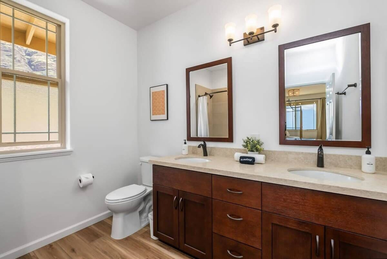 Bathroom 4, @ Marbella Lane - Stylish House + Impressive Views, Honolulu