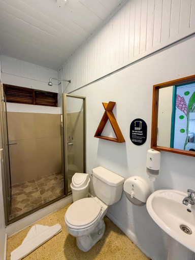 Bathroom, Socialtel La Fortuna, San Carlos
