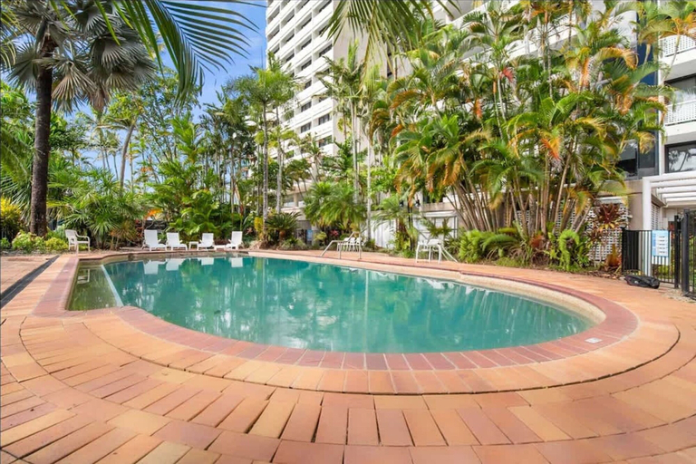 Room 5, Easy Stay Pool Esplanade Views, Cairns