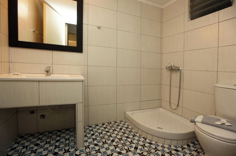 Bathroom 3, MIRONI & VICTORIA HOTELS, East Macedonia and Thrace