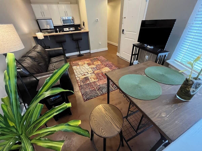 Interior 2, Downtown 1st Floor Apt Walk to Breweries, Food, Roanoke City