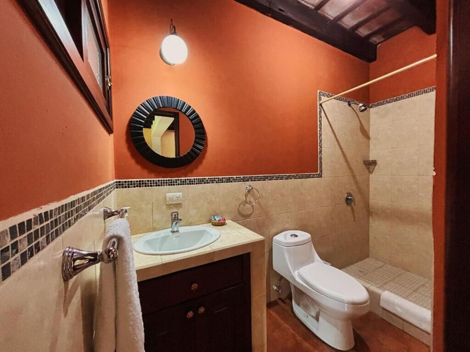 Bathroom 5, Alana Hotel, Antigua Guatemala