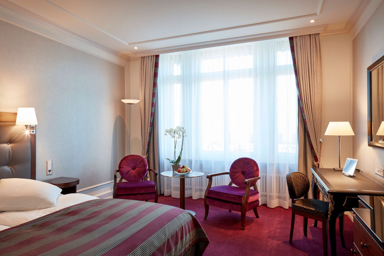 Bedroom 3, Hotel Schweizerhof Zürich, Zürich