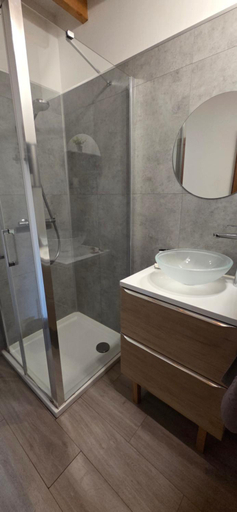 Bathroom 3, Le Relais de la Comte, Manche