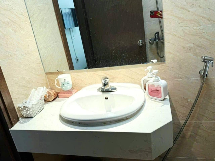 Bathroom 2, Đinh Tĩnh Apartment, Nha Trang